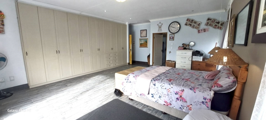 6 Bedroom Property for Sale in West Bank Eastern Cape